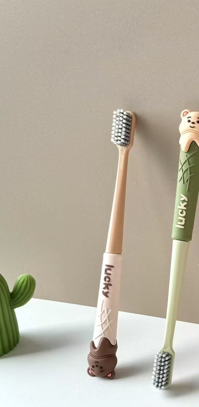 Y37 светло-бежевый Зубная щетка в футляре Мишка